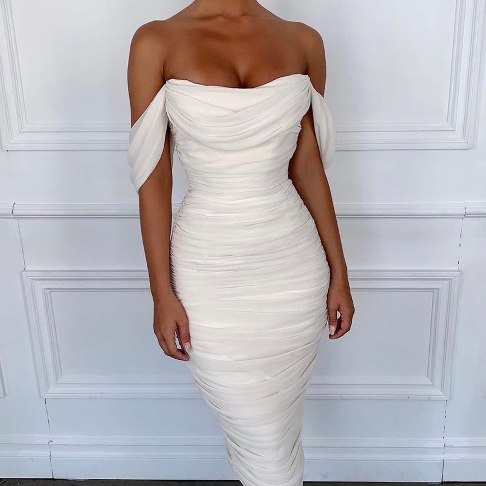 The dress of your actual dress is here. Carlotta dress in Ivory